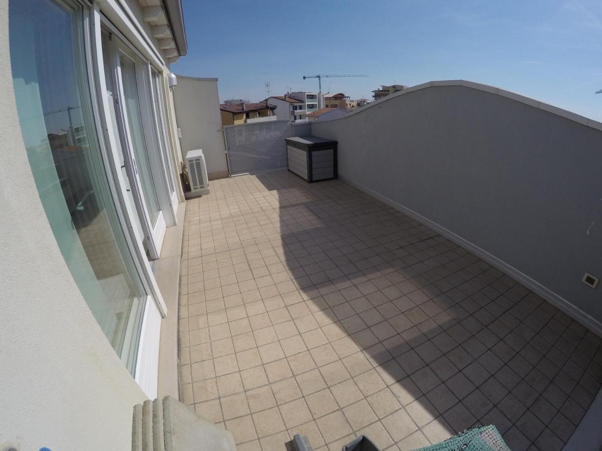 Appartement Attico Margherita - Agenzia Cocal à Caorle Extérieur photo